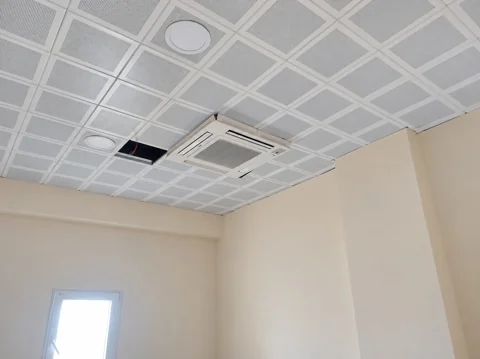 Esenyurt Belediyesi Kapalı Yüzme Havuzu yardımcı bölümünde kaset tipi klimanın tavan yerleşimi. Esenyurt Belediyesi Kapalı Yüzme Havuzu yardımcı bölümünde kaset tipi klimanın tavan yerleşimi.