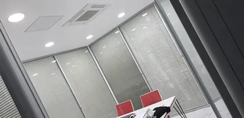 Kaset tipi iç ünitenin tavan yerleşimini tamamladık.