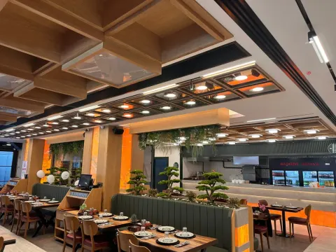 Restoran salonunun tavan menfezlerini monte ettik.
