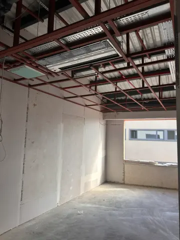 Ofis odasının klima iç ünitesini monte ettik.