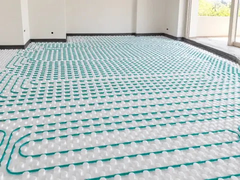 Restoranın salonuna yerden ısıtma borularını döşedik.
