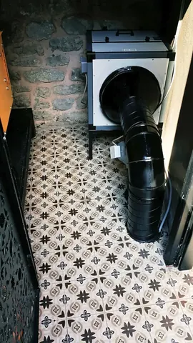 Ferman Konak Hotel — Hücreli fanın kanal çıkışı ve spiro hava kanalı bağlantısı. Ferman Konak Hotel — Hücreli fanın kanal çıkışı ve spiro hava kanalı bağlantısı.